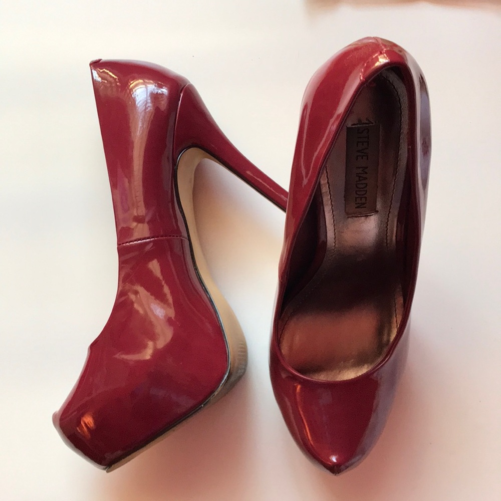 Steve Madden red leather pumps